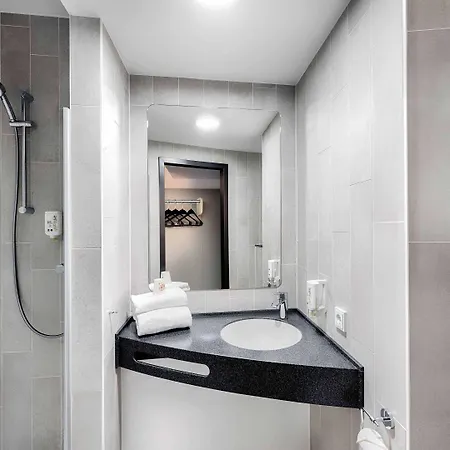 B&B Hotel Ulm Отель 3*